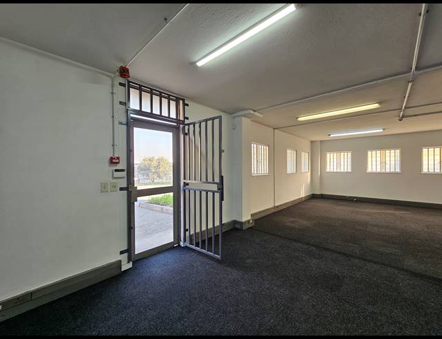 477M² WAREHOUSE TO LET IN LINBRO PARK